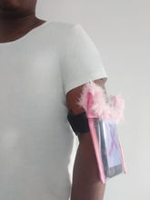 Load image into Gallery viewer, Brassard fourrure rose